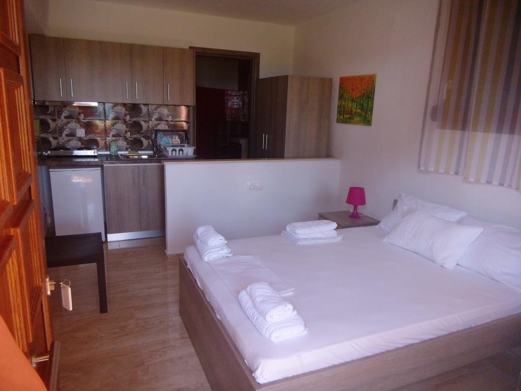 Studios Efi Beach วูร์วูรู ภายนอก รูปภาพ